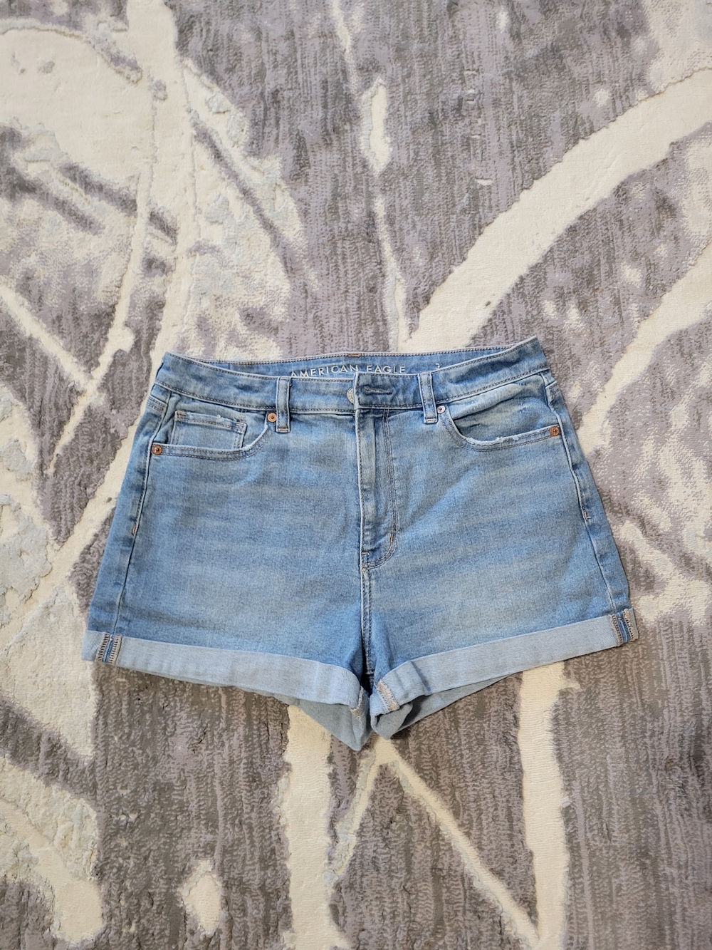 American Eagle Outfitters Light Wash Denim Roll-Cuff Shorts Size 10
